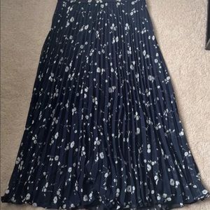 Chaps navy pleated floral skirt